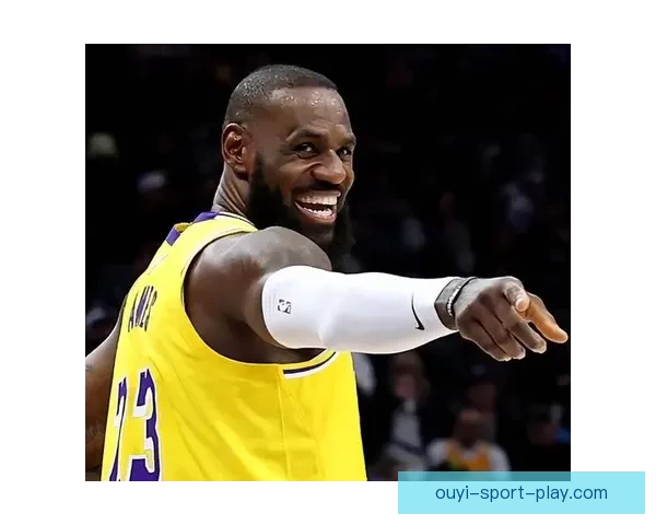 湖人提前缴械遭球迷痛批 勒布朗末节面无表情彻底失望